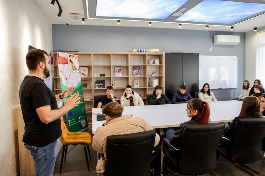 ORIUNITE: Reconnecting Youth through Orienteering