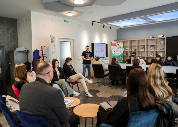 ORIUNITE: Ponovno povezivanje mladih kroz orijentaciju u Zavidovićima